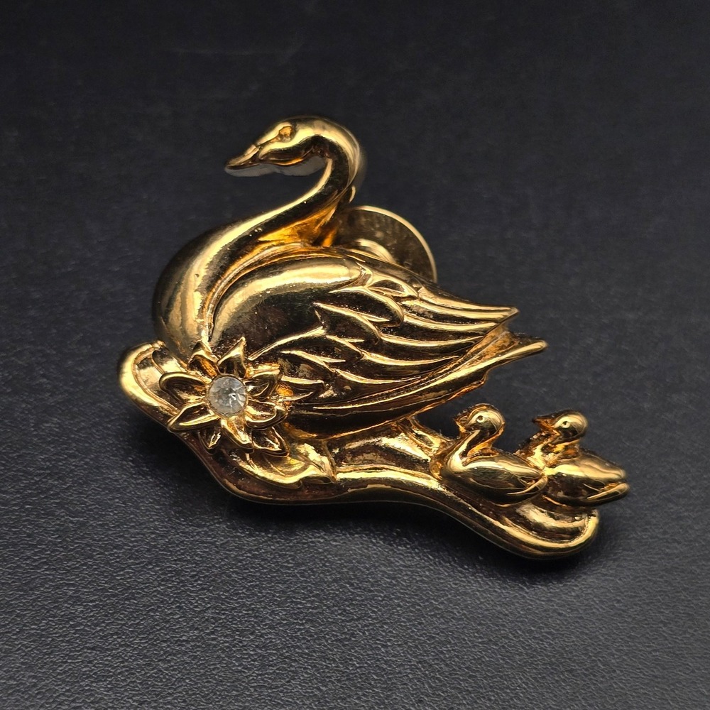 Avon Gold Tone Swan Pin Tie Tack Lapel Vintage Bird Jewelry